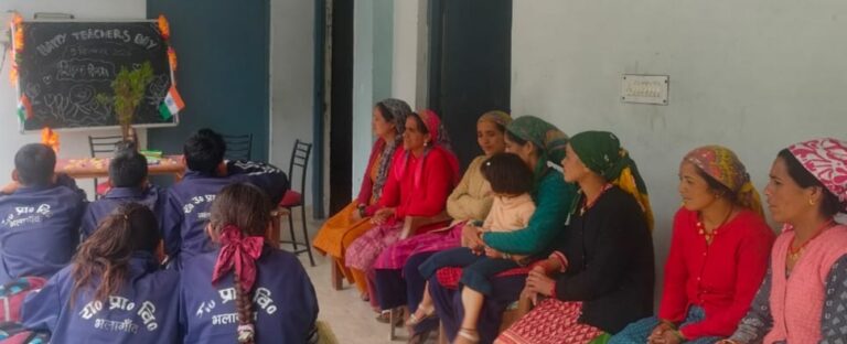 जोशीमठ : शिक्षक दिवस पर स्कूल से दोनों शिक्षक नदारद, शिक्षिका निलंबित