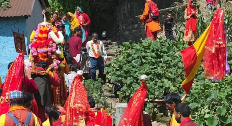 ऊखीमठ : भावुक क्षणों में रामपुर से विदा हुईं कालीमाई, सीतापुर पहुंची दिवारा यात्रा