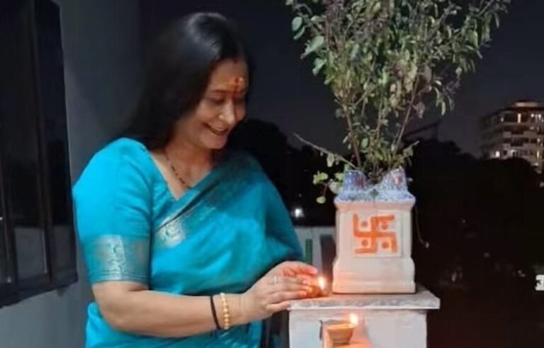 चमोली : पीएम मोदी के जन्मदिन पर चंद्रकला तिवारी ने जलाया दीप, किया तुलसी पूजन