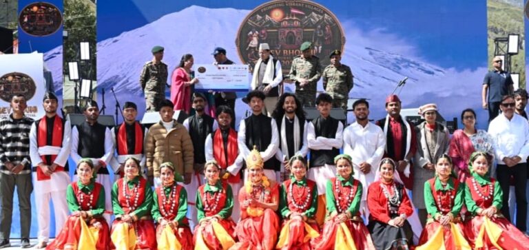 चमोली : बदरीनाथ में देवभूमि कल्चरल फेस्टिवल का समापन, लोक संस्कृति और सैन्य समन्वय का दिखा संगम