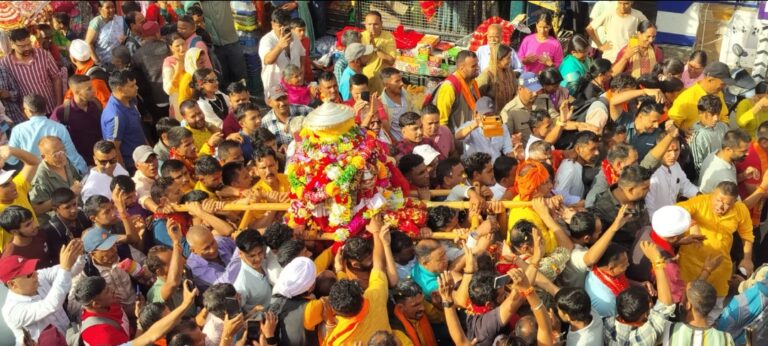चमोली : आस्था का सैलाब : थराली पहुंची मां नंदा की लोकजात यात्रा, जयकारों से गूंजा क्षेत्र