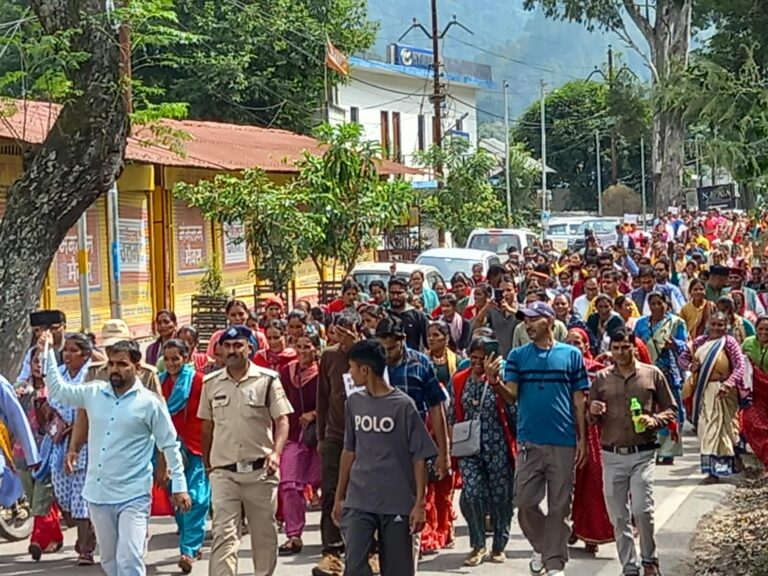 कर्णप्रयाग : सिमली बेस अस्पताल की मांग को जनसमर्थन, सिमली से कर्णप्रयाग तक निकाली पदयात्रा