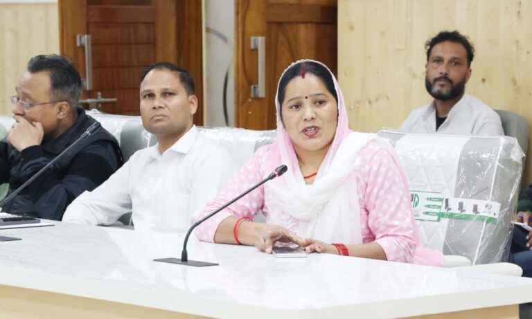 गोपेश्वर : जनता मिलन में 17 शिकायतें पहुंचीं, भू-धंसाव क्षेत्र के निर्माण कार्यों की होगी जांच