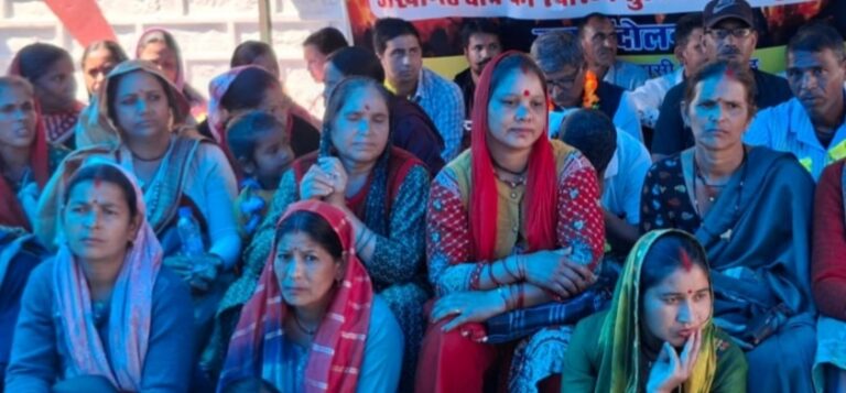 रुद्रप्रयाग : ऊखीमठ में पीएचसी उच्चीकरण की मांग को लेकर 19वें दिन भी धरना जारी
