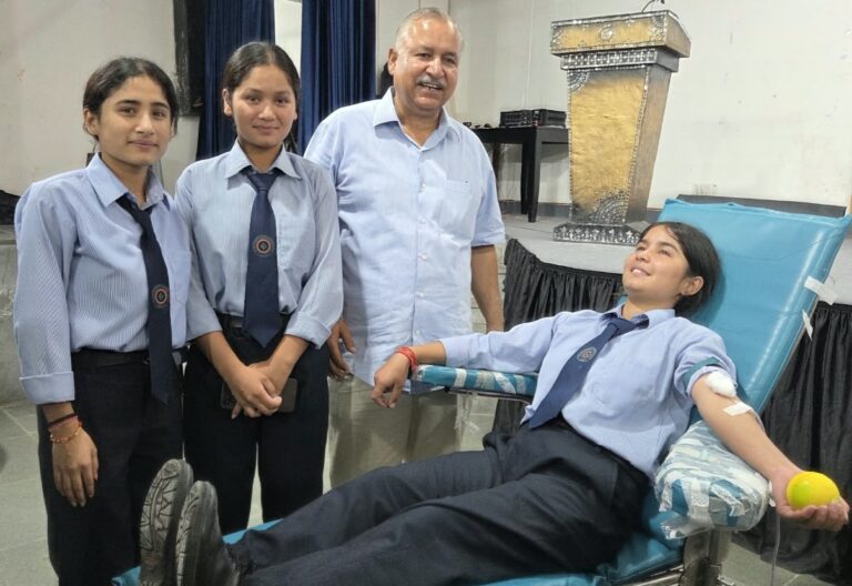 देहरादून : एक साथ 53 छात्राओं ने किया रक्तदान, जरूरतमंदों के लिए बनीं उम्मीद