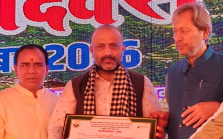 श्रीनगर : प्राकृतिक संसाधनों के संरक्षण के लिए प्रो. पुरोहित को गढ़भोज सम्मान