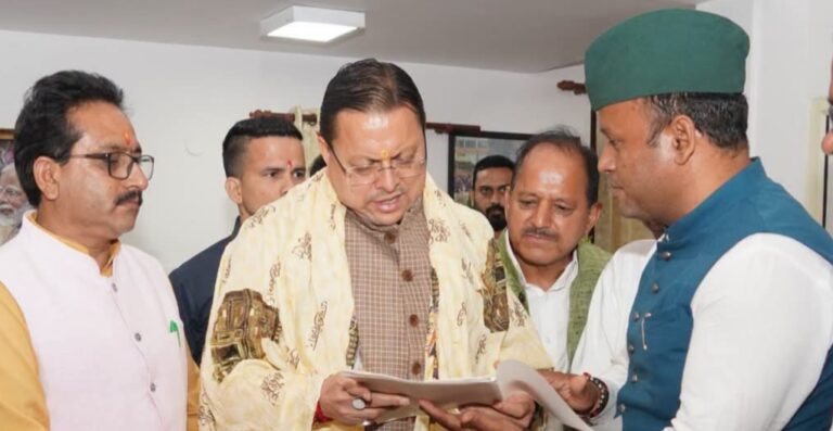 देहरादून : चमोली में मेडिकल कॉलेज की मांग ने पकड़ा जोर, सीएम से मिले भाजपा नेता