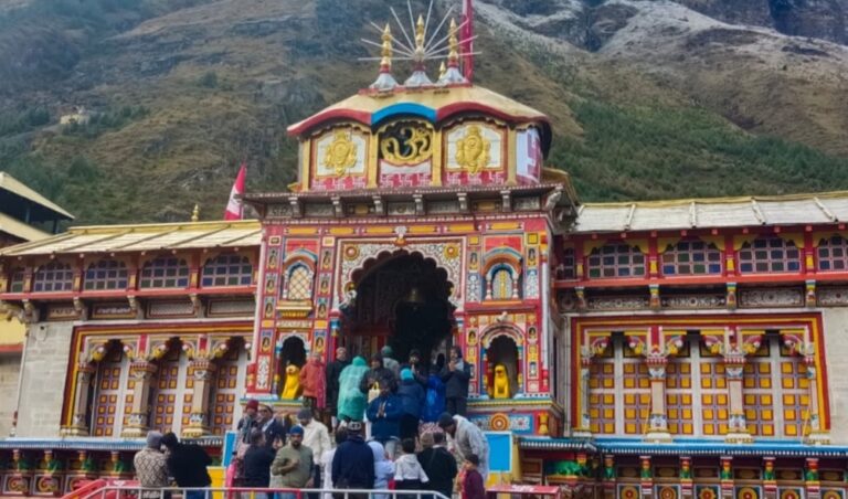 चमोली : बदरीनाथ धाम में उमड़े श्रद्धालु, 20.72 लाख ने किए दर्शन